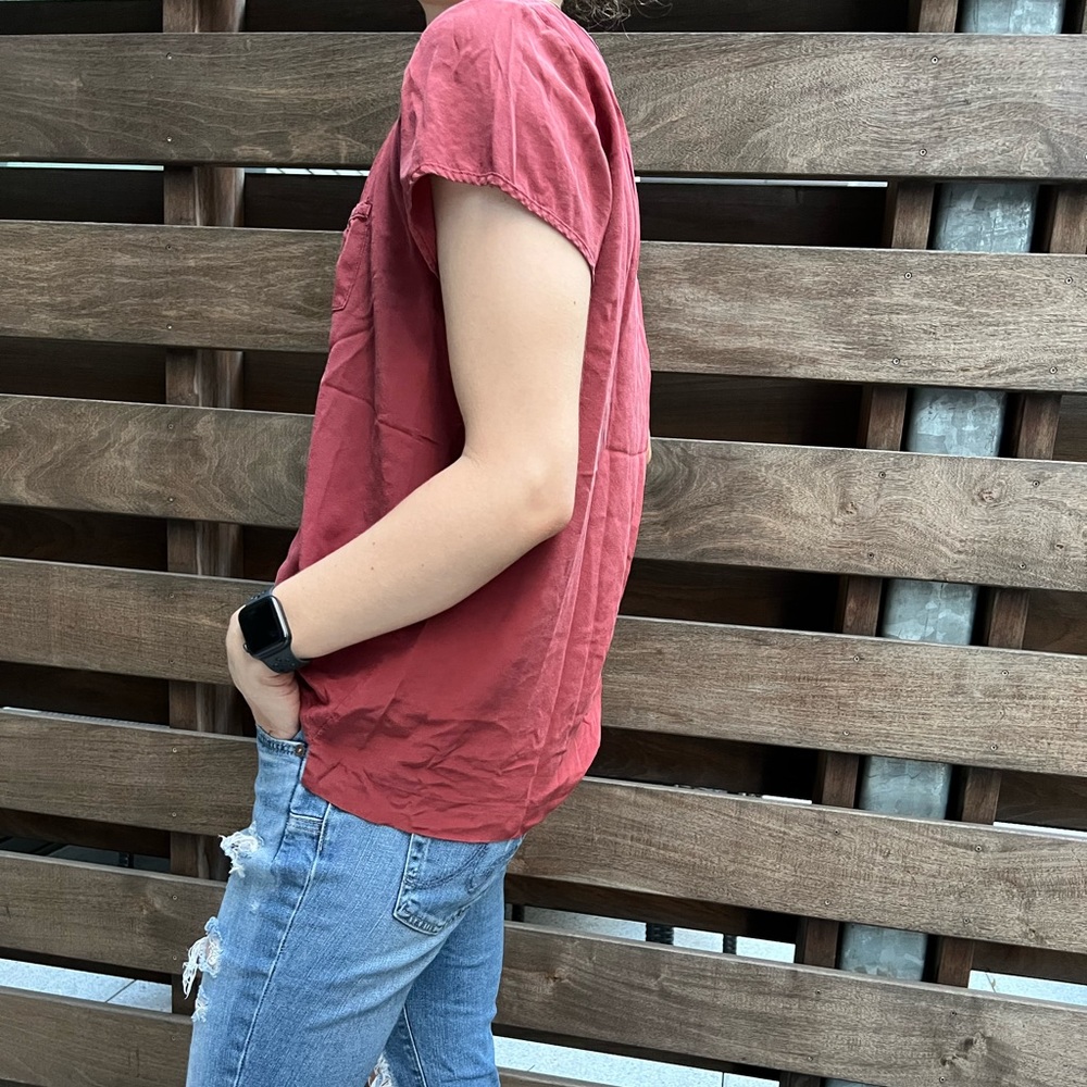 Club Monaco Silk T-Shirt in Burgundy, size Large.